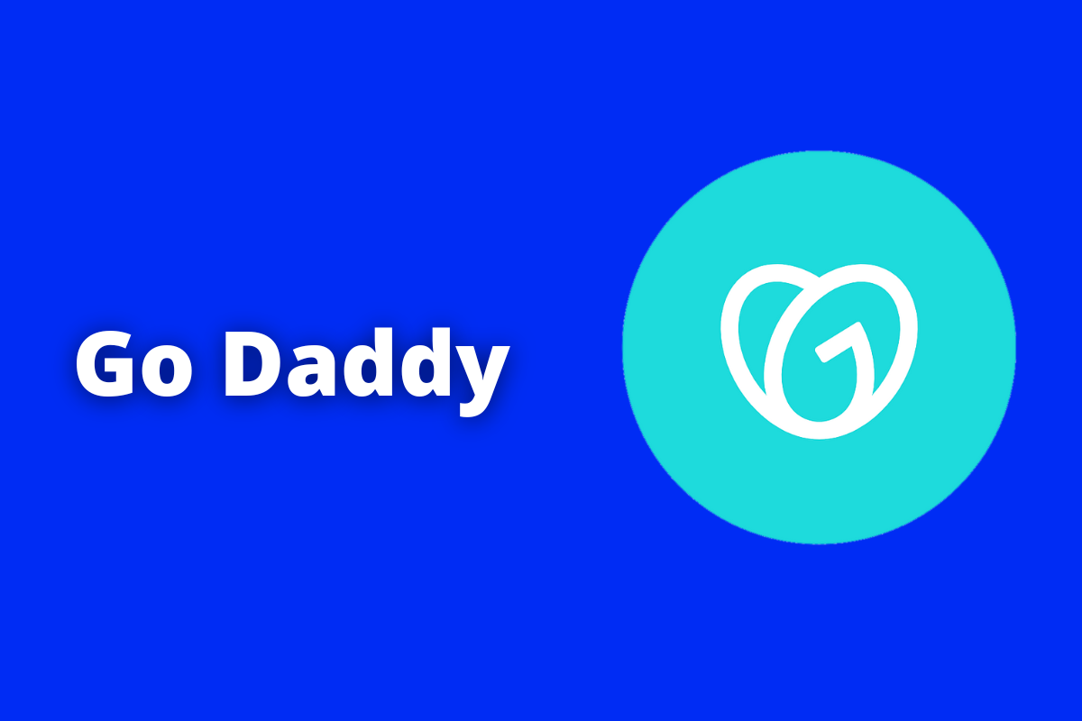 Montagem com fundo azul e nome Go Daddy em branco com símbolo web à direita que representa o tema